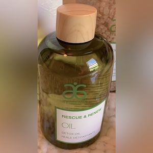 New in box Arbonne Rescue snd Renew Detox Oil